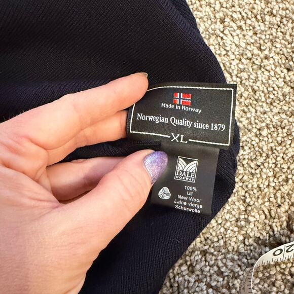 Dale of Norway Geilo Red and Blue Snowflake Sweater Mens XL - Picture 4 of 7